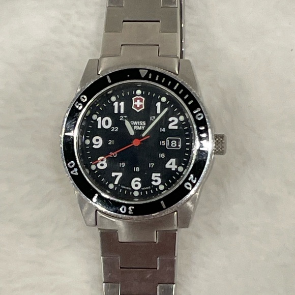 Victorinox Silver and Black Women’s Swiss Army Watch. - Picture 2 of 4